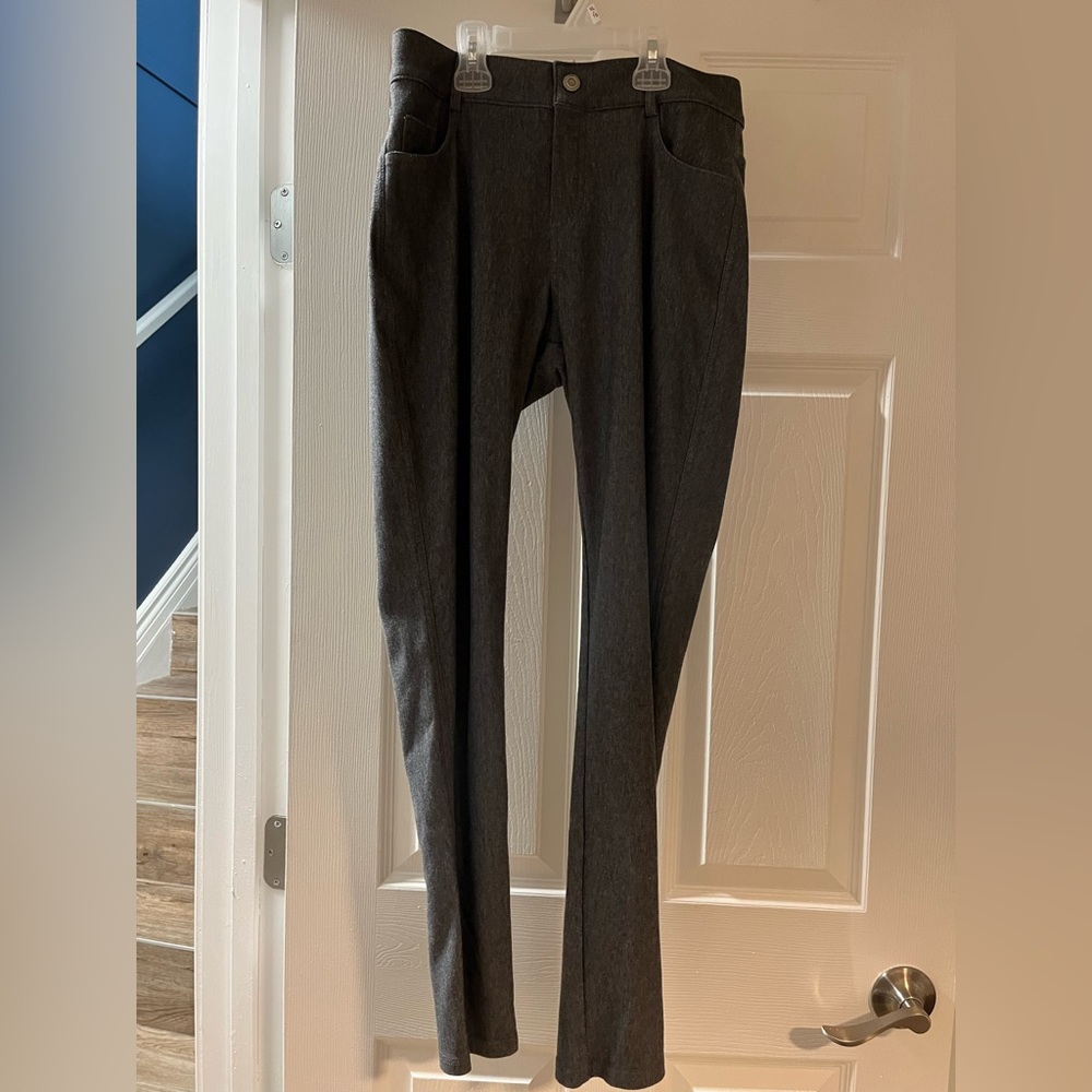 ***π3 for $35./NWOT grey heathered Yelete leggings.